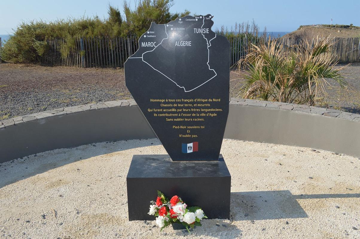 LA STELE DES P.N. AU CAP D AGDE AUX FALAISES DE LA CONQUE (5).JPG